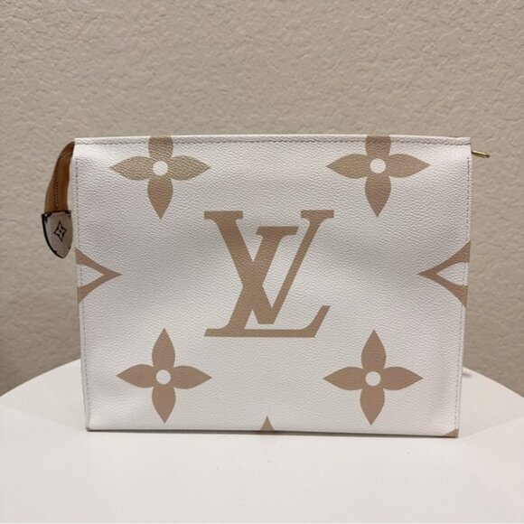 Authentic Louis Vuitton Toiletry Pouch 26 Monogram Giant Khaki Green White - Picture 6 of 16